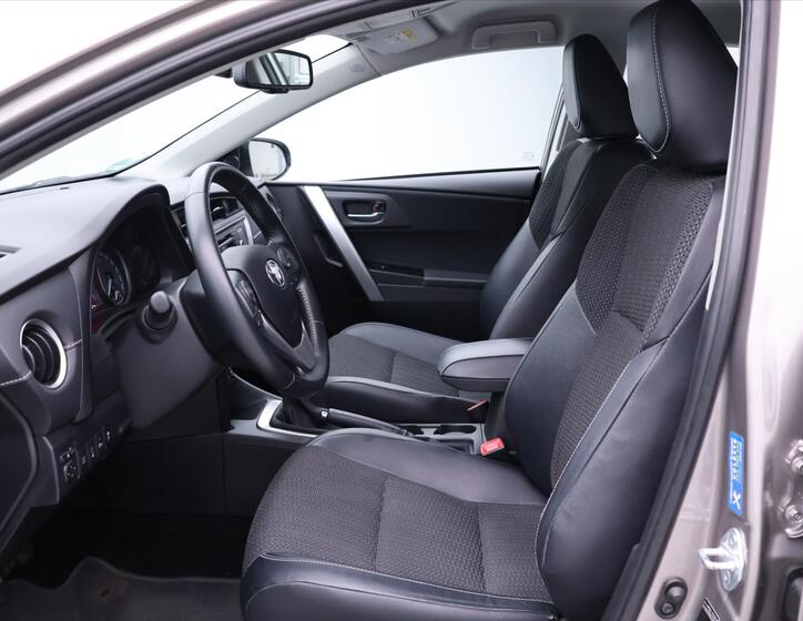 Toyota Auris 12
