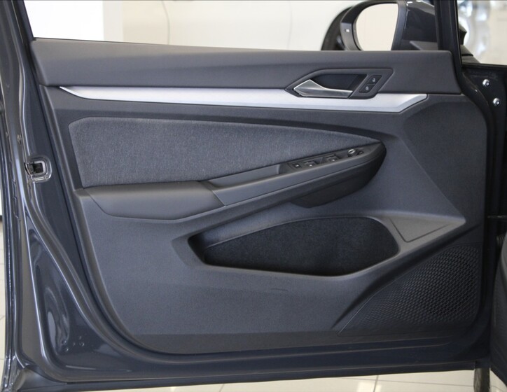 Volkswagen Golf 16