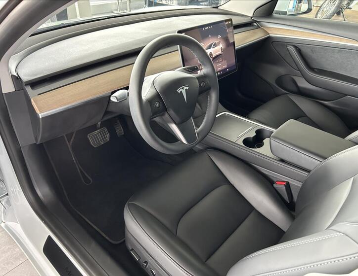 Tesla Model 3 7
