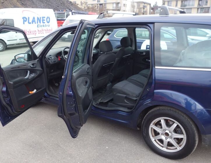 Ford Galaxy 9