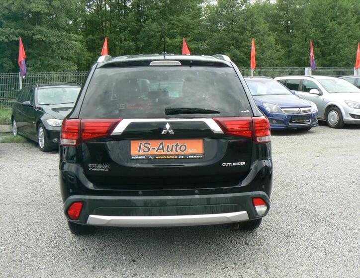 Mitsubishi Outlander 4