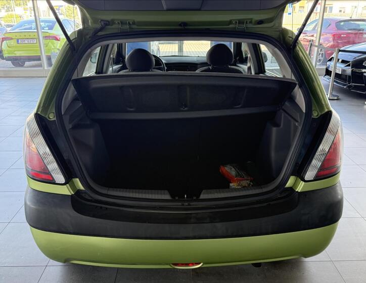 KIA Rio 18