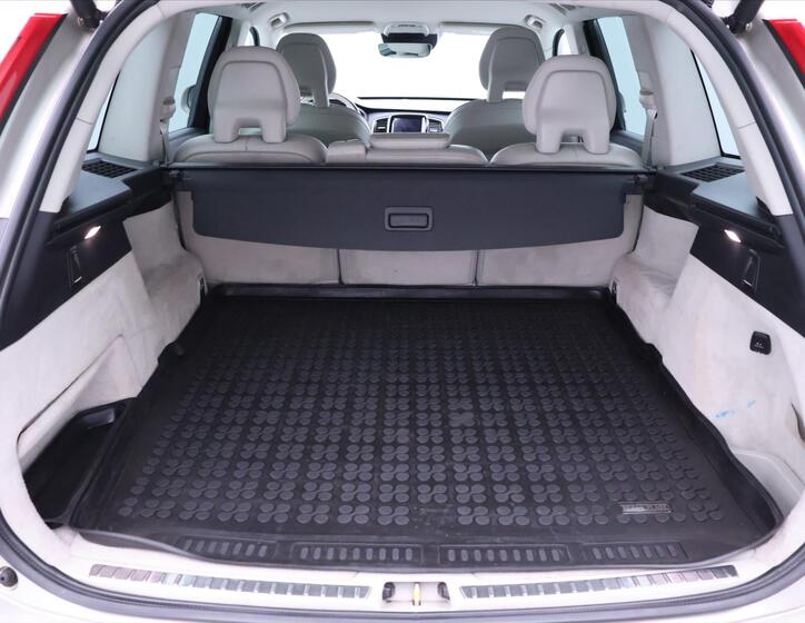 Volvo XC90 10