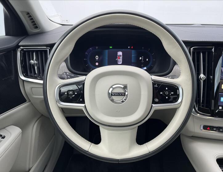 Volvo S90 16