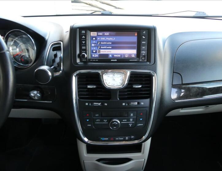 Chrysler Town & Country 23