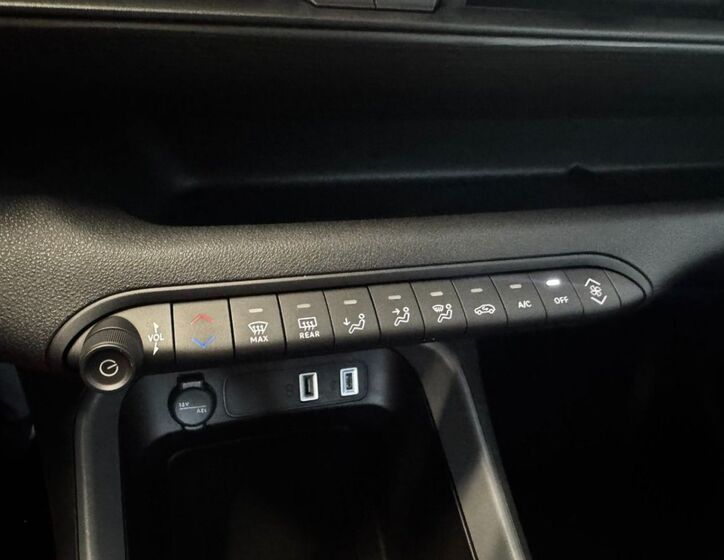 Jeep Avenger 10