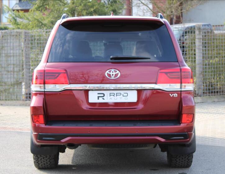 Toyota Land Cruiser 9