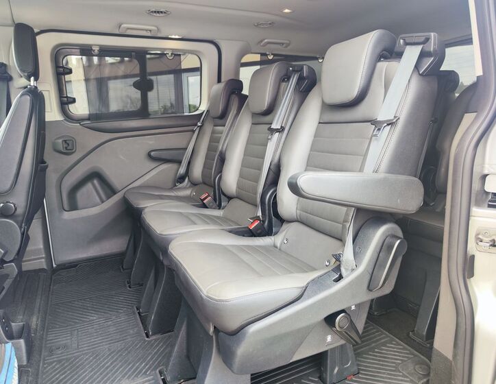Ford Tourneo Custom 13