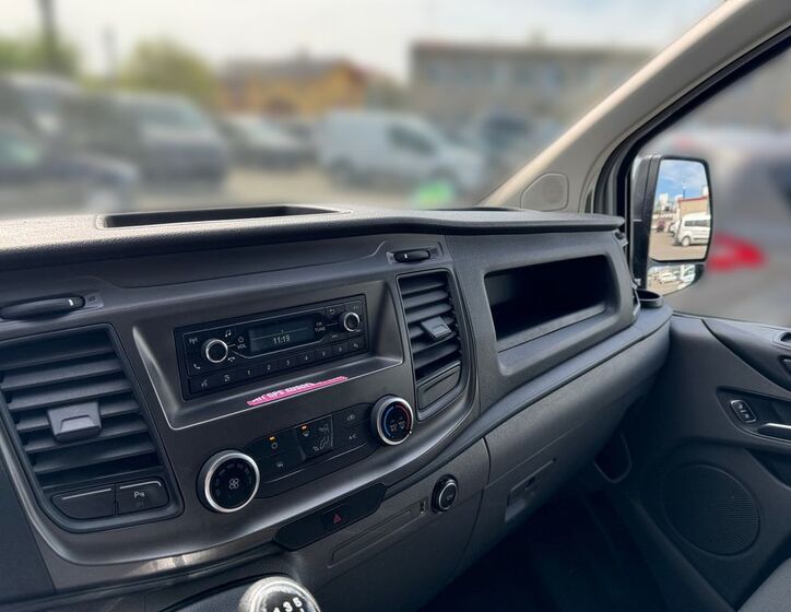Ford Transit Custom 10