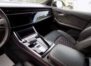 Audi RS Q8 26