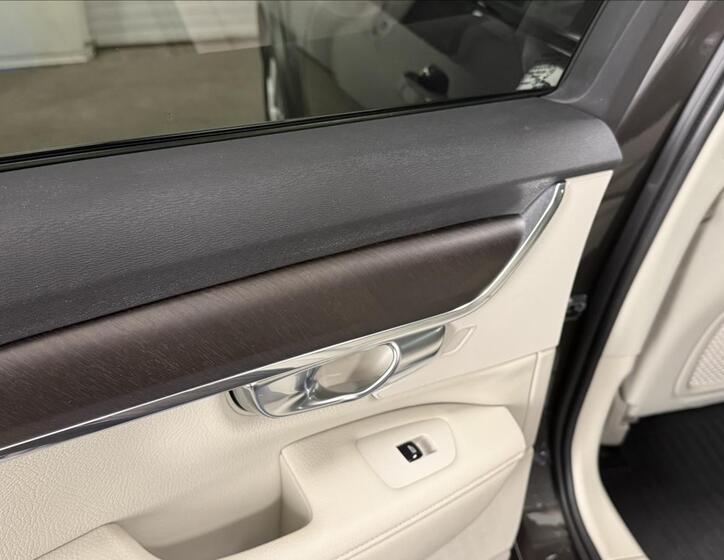 Volvo V90 33
