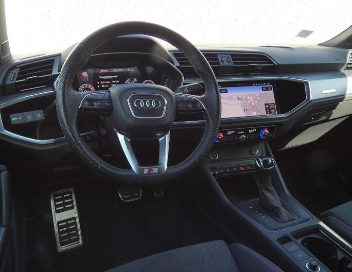 Audi Q3 5