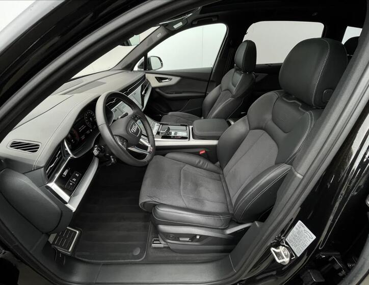 Audi Q7 4