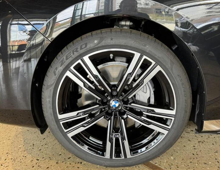 BMW i7 17