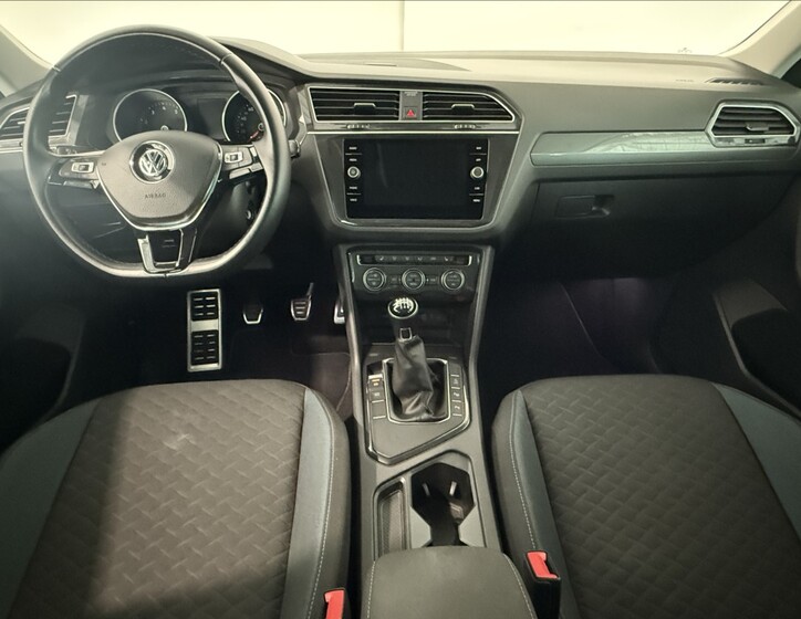 Volkswagen Tiguan 9