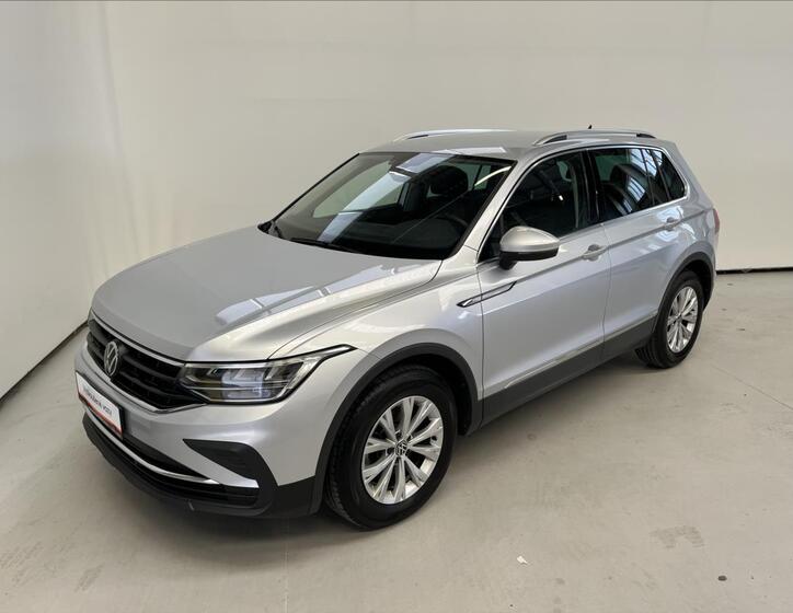 Volkswagen Tiguan 1