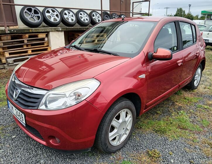 Dacia Sandero 1