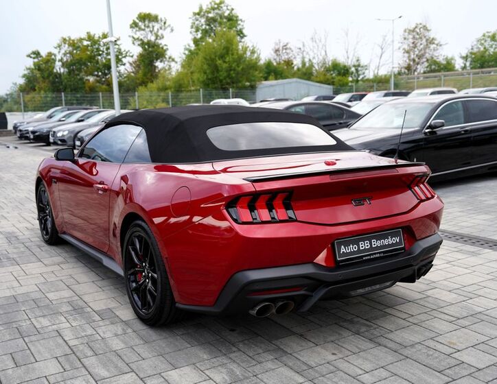 Ford Mustang 4