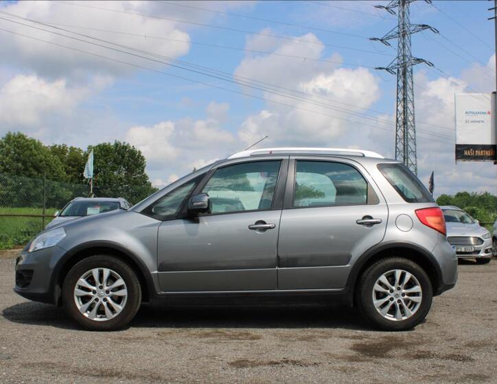 Suzuki SX4 8