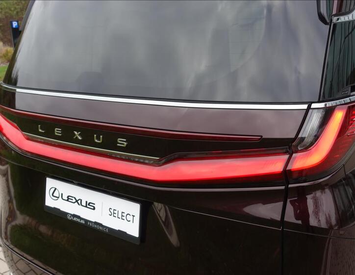 Lexus LM 350h 46