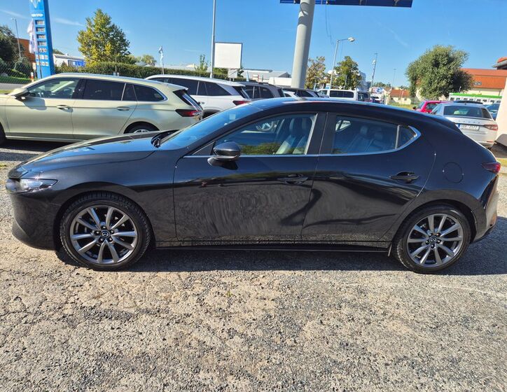 Mazda 3 8