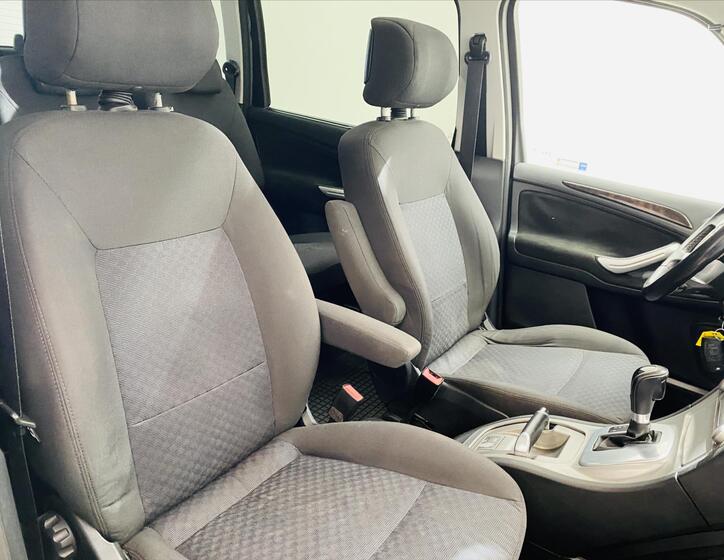 Ford Galaxy 9