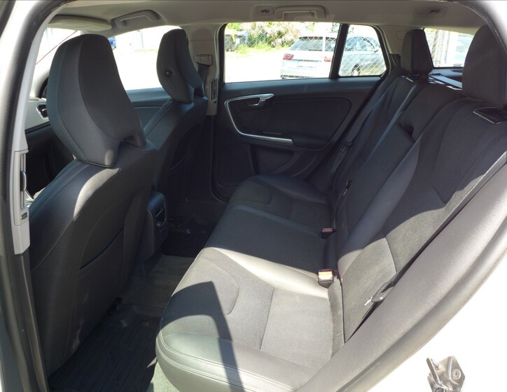 Volvo V60 25