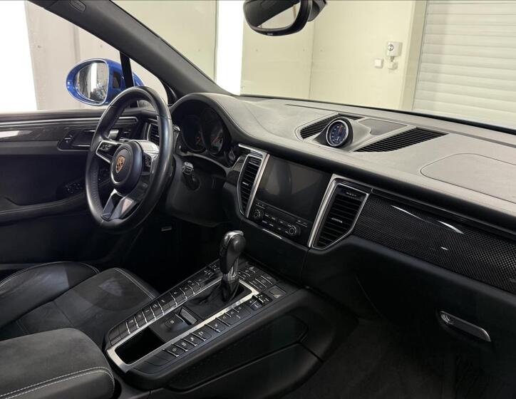 Porsche Macan 8