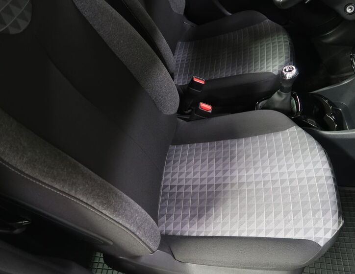 Peugeot 108 13