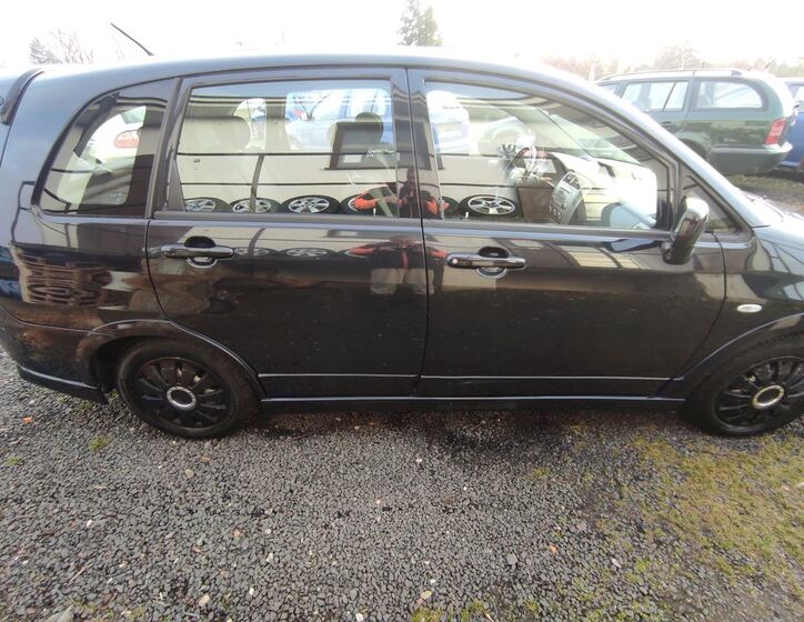 Suzuki Liana 7