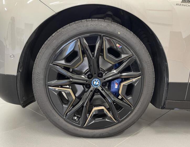 BMW iX 4