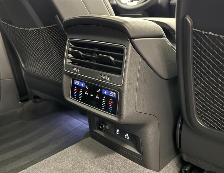 Audi Q8 25