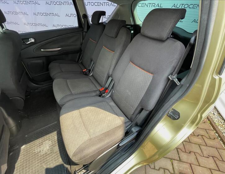 Ford S-MAX 21