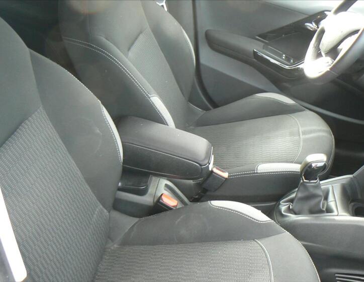 Peugeot 208 18
