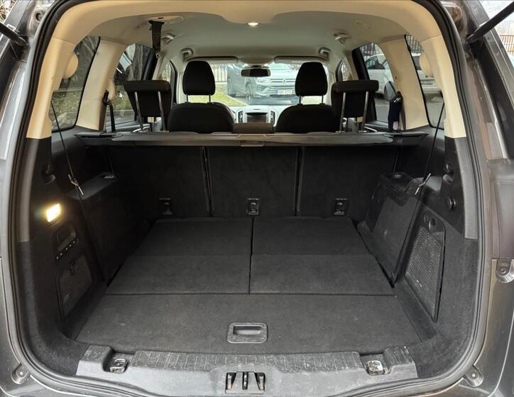 Ford Galaxy 9