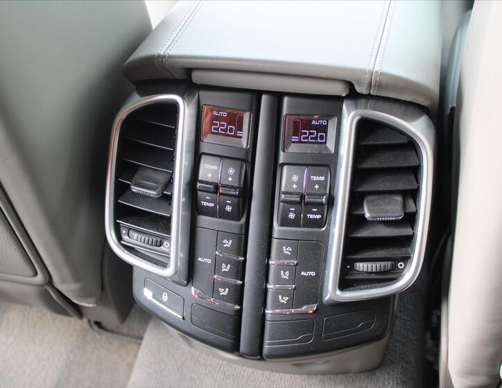 Porsche Cayenne 27