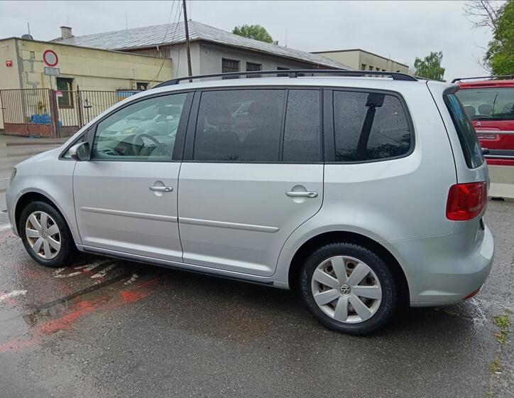 Volkswagen Touran 8