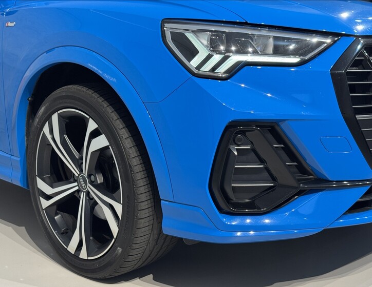 Audi Q3 4