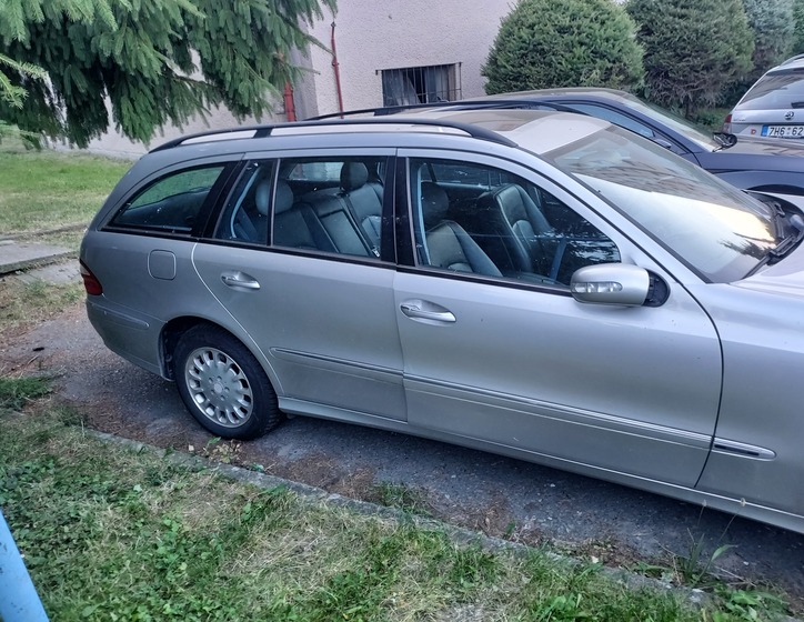 Mercedes-Benz 211 3