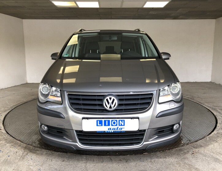 Volkswagen Touran 2