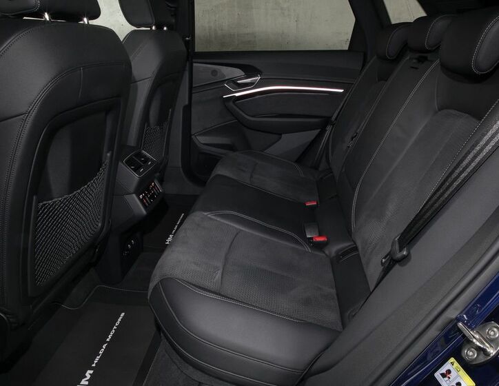 Audi e-tron 13