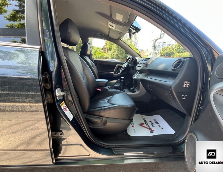 Toyota RAV4 24
