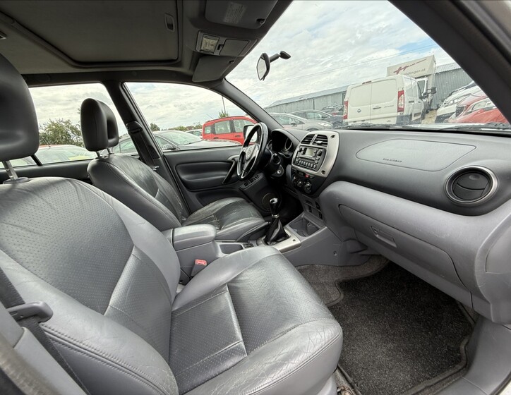 Toyota RAV4 24