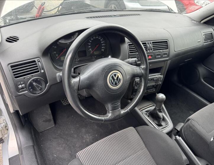 Volkswagen Golf 26