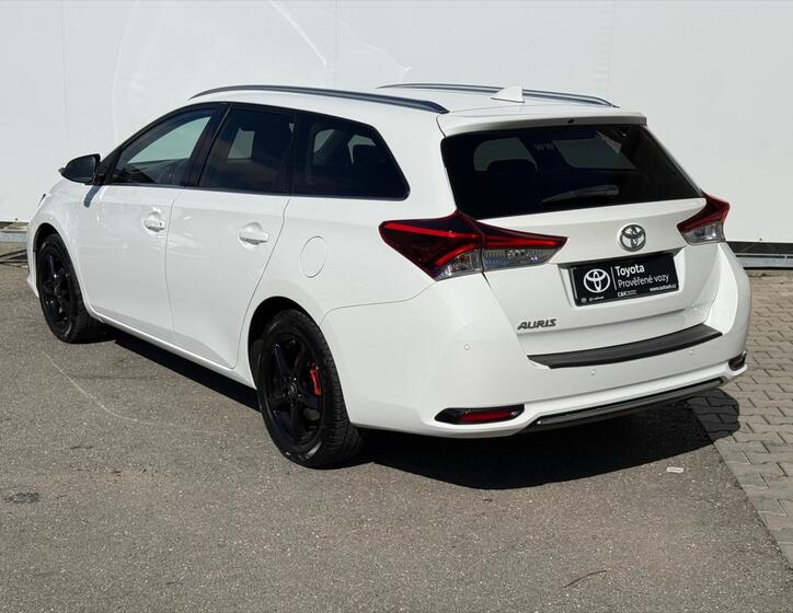 Toyota Auris 4