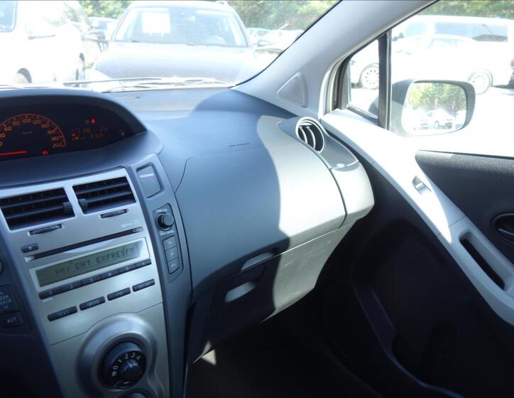 Toyota Yaris 28