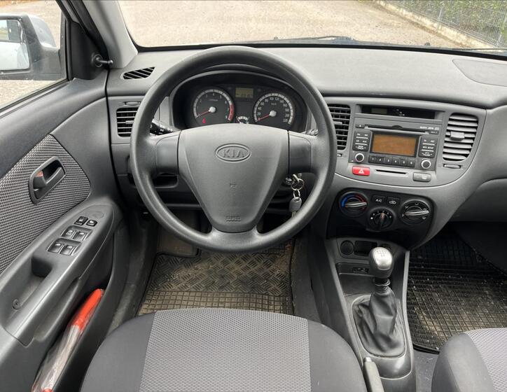 KIA Rio 14