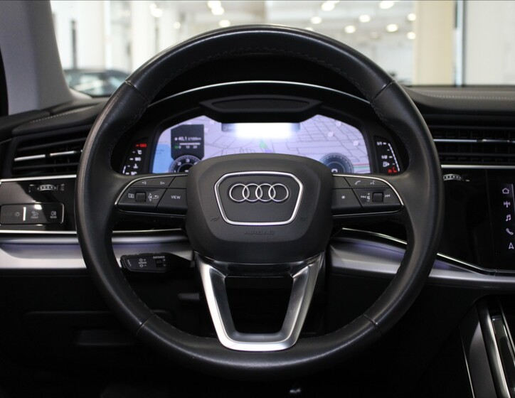 Audi Q7 10