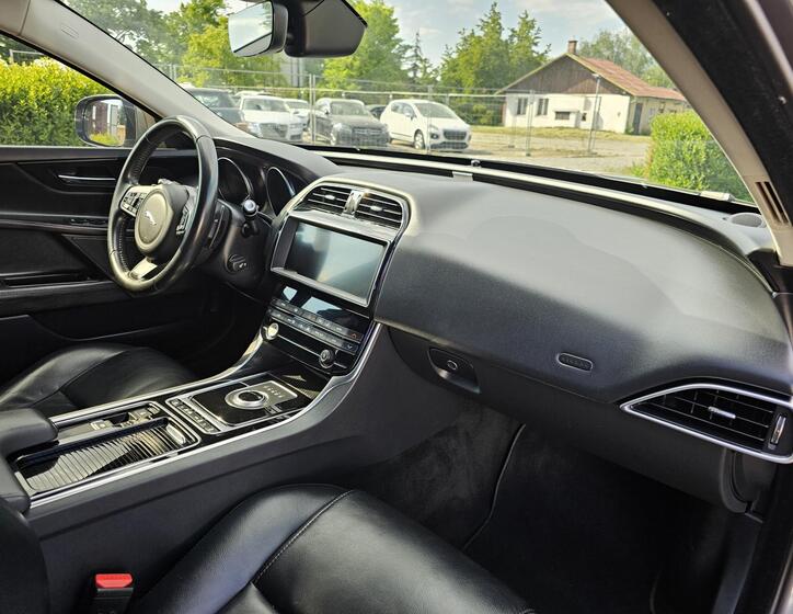 Jaguar XE 36