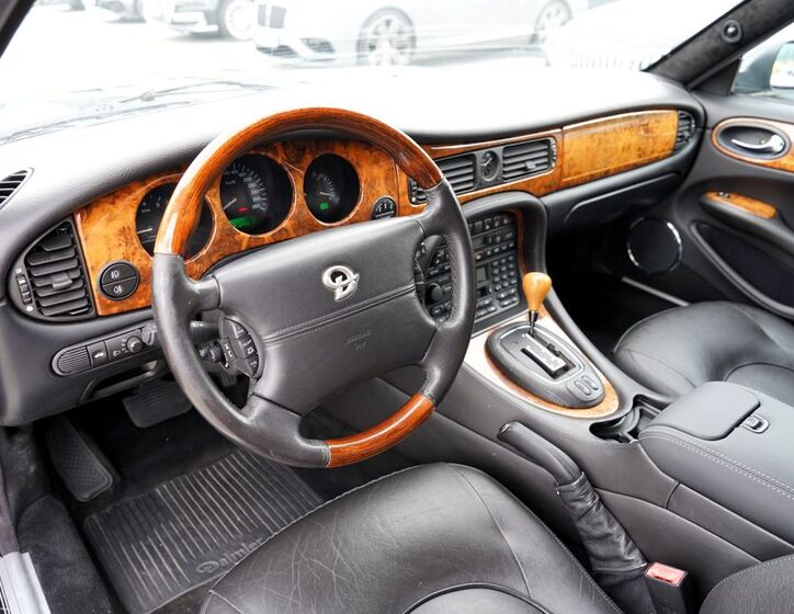 Jaguar XJR 25
